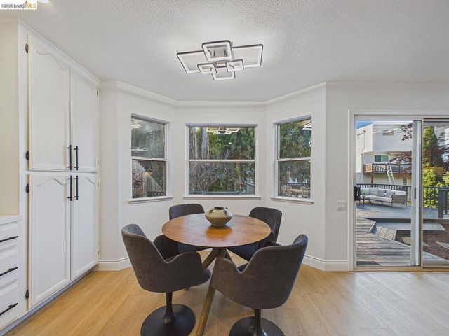 2392 Austin Ct, Castro Valley, CA 94546