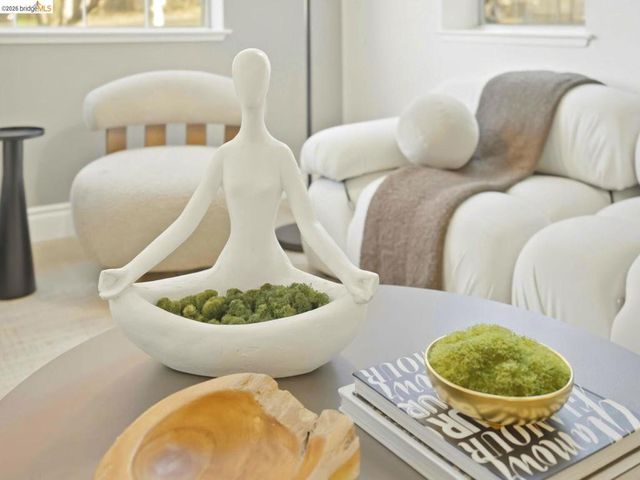 2392 Austin Ct, Castro Valley, CA 94546