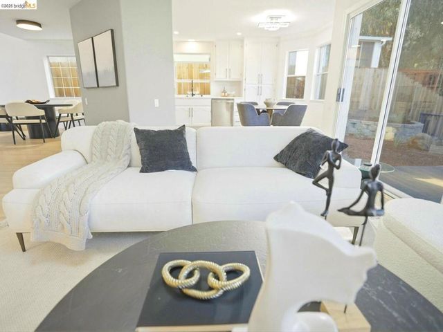 2392 Austin Ct, Castro Valley, CA 94546