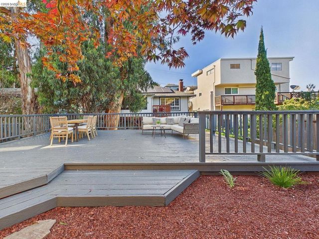 2392 Austin Ct, Castro Valley, CA 94546