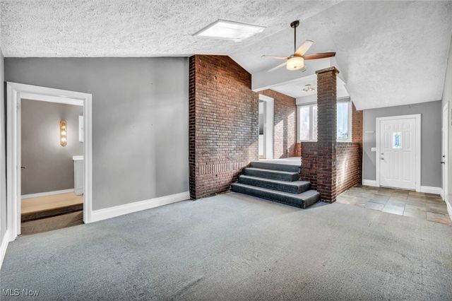 140 5th Street NE, North Canton, OH 44720