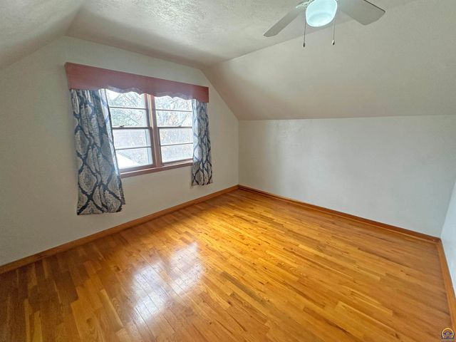 618 NE Grattan ST, Topeka, KS 66616