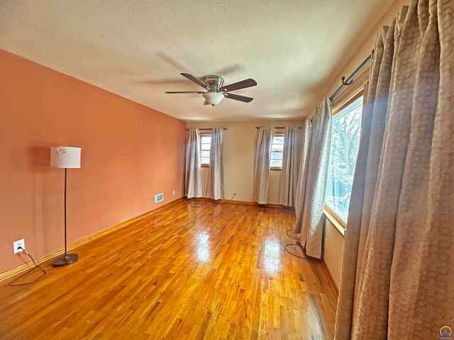 618 NE Grattan ST, Topeka, KS 66616