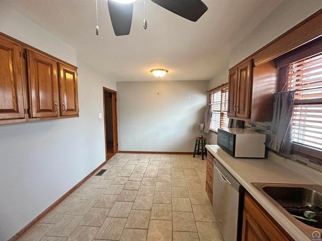 618 NE Grattan ST, Topeka, KS 66616