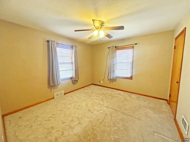 618 NE Grattan ST, Topeka, KS 66616