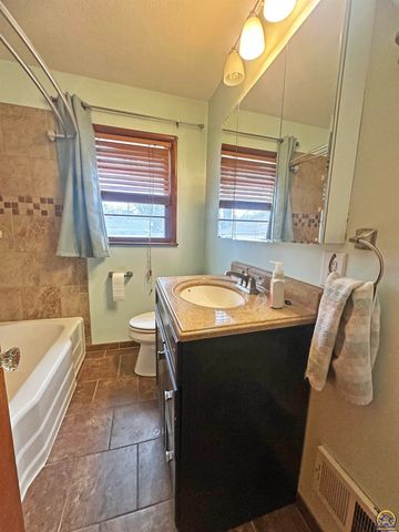 618 NE Grattan ST, Topeka, KS 66616