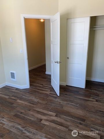 120 Corrin Avenue NW, Orting, WA 98360