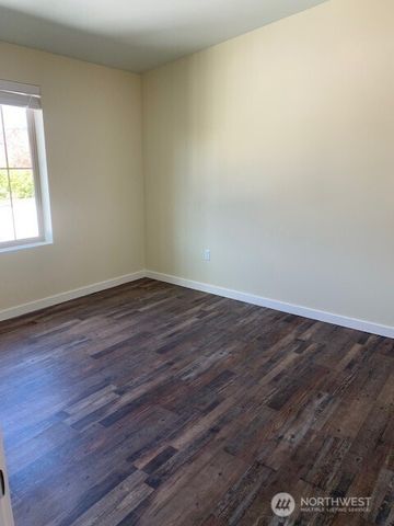 120 Corrin Avenue NW, Orting, WA 98360