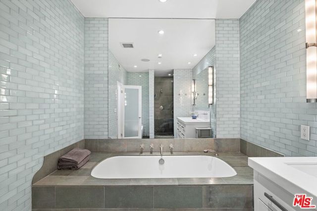 964 Hancock Avenue 103, West Hollywood, CA 90069