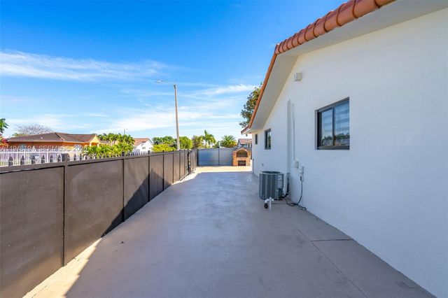 2203 SW 139th Ave, Miami, FL 33175