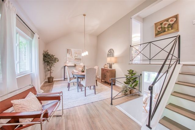 2661 Old Washington Rd, Upper St Clair, PA 15241