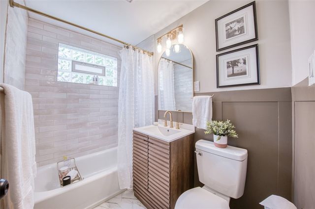2661 Old Washington Rd, Upper St Clair, PA 15241