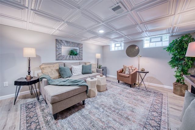 2661 Old Washington Rd, Upper St Clair, PA 15241