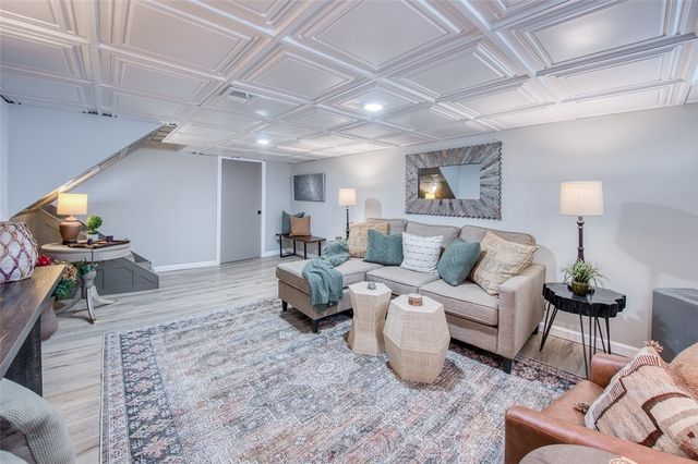 2661 Old Washington Rd, Upper St Clair, PA 15241