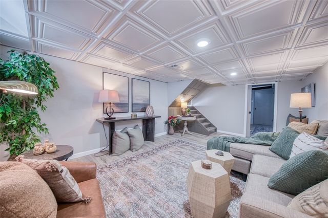 2661 Old Washington Rd, Upper St Clair, PA 15241