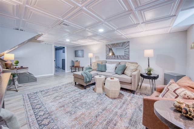 2661 Old Washington Rd, Upper St Clair, PA 15241