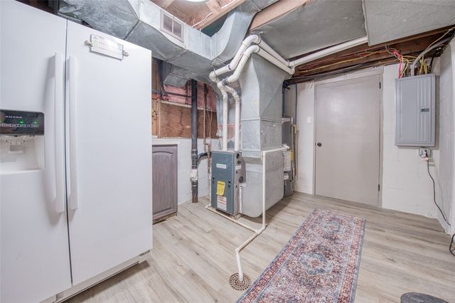 2661 Old Washington Rd, Upper St Clair, PA 15241