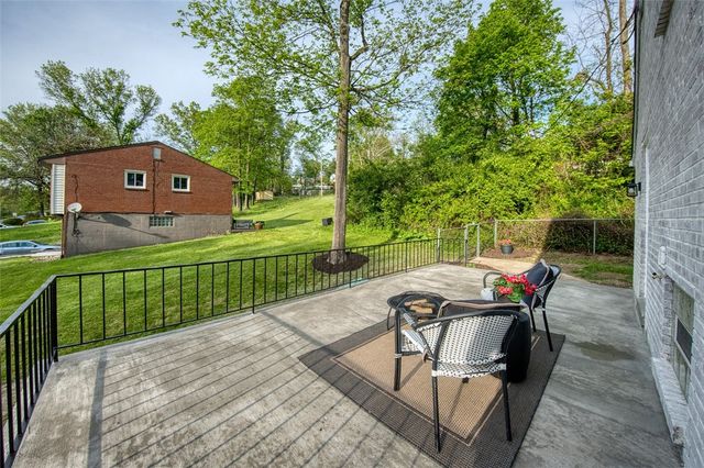 2661 Old Washington Rd, Upper St Clair, PA 15241
