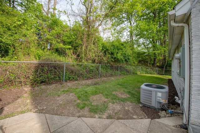 2661 Old Washington Rd, Upper St Clair, PA 15241