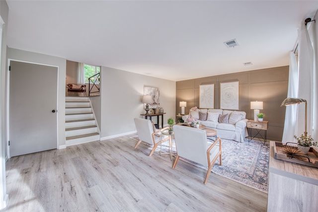 2661 Old Washington Rd, Upper St Clair, PA 15241