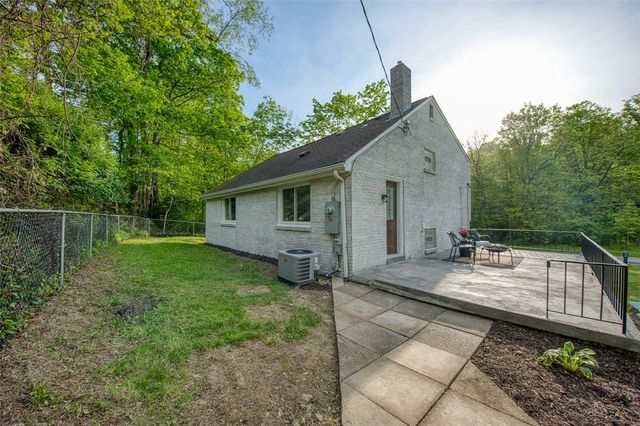 2661 Old Washington Rd, Upper St Clair, PA 15241