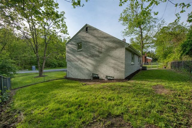 2661 Old Washington Rd, Upper St Clair, PA 15241