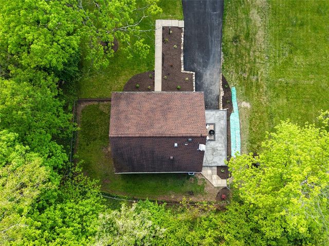 2661 Old Washington Rd, Upper St Clair, PA 15241