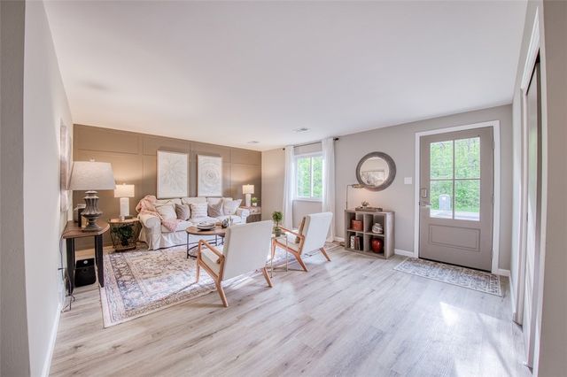 2661 Old Washington Rd, Upper St Clair, PA 15241