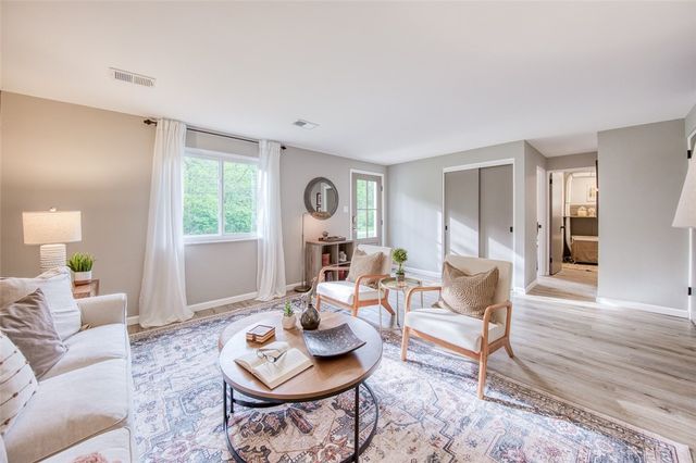 2661 Old Washington Rd, Upper St Clair, PA 15241