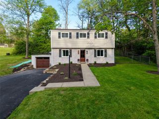 2661 Old Washington Rd, Upper St Clair, PA 15241