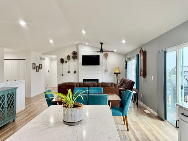 425 Galileo Drive, Riverside, IA 52327