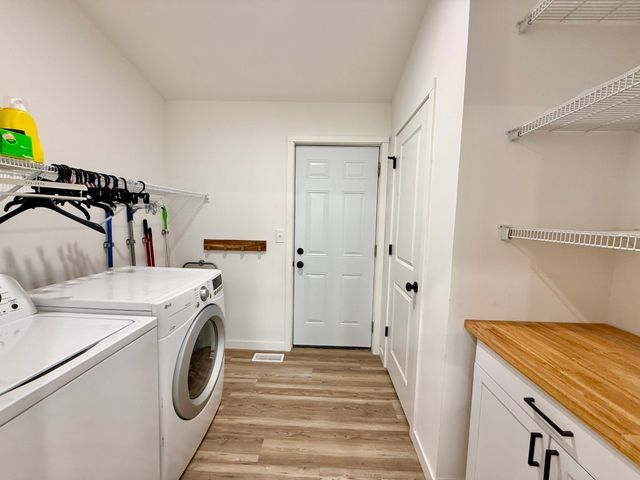 425 Galileo Drive, Riverside, IA 52327