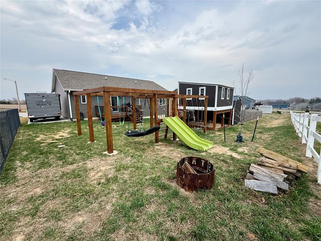 425 Galileo Drive, Riverside, IA 52327