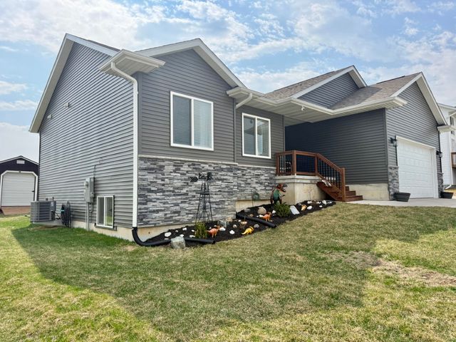 425 Galileo Drive, Riverside, IA 52327