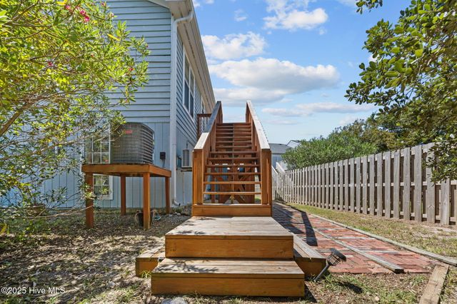 210 Bayview Drive, N Topsail Beach, NC 28460