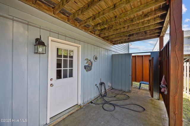 210 Bayview Drive, N Topsail Beach, NC 28460