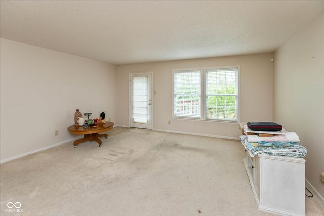 560 Runnymede Court, Greenfield, IN 46140
