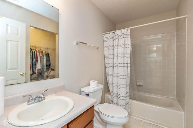 560 Runnymede Court, Greenfield, IN 46140