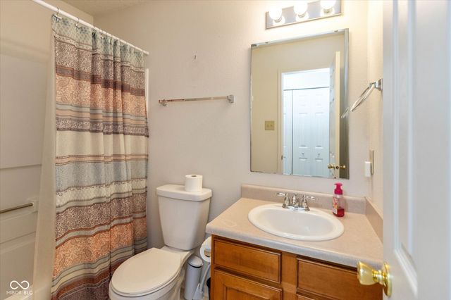 560 Runnymede Court, Greenfield, IN 46140