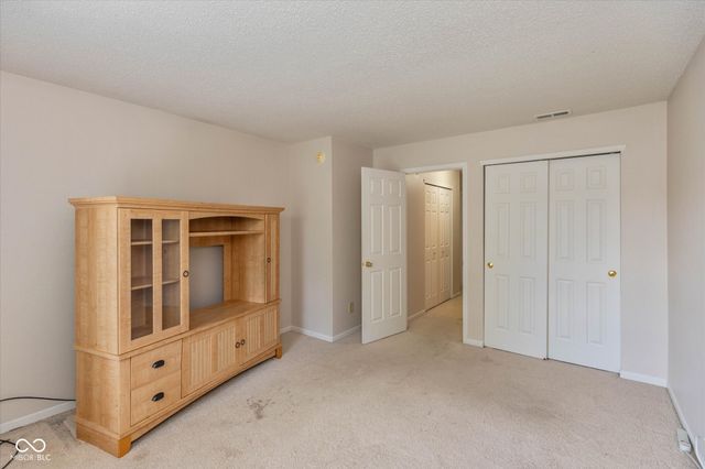 560 Runnymede Court, Greenfield, IN 46140