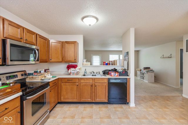 560 Runnymede Court, Greenfield, IN 46140