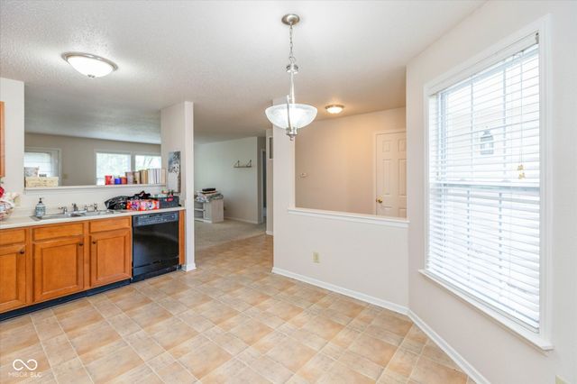 560 Runnymede Court, Greenfield, IN 46140