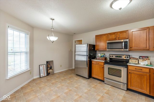 560 Runnymede Court, Greenfield, IN 46140