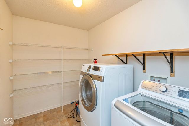 560 Runnymede Court, Greenfield, IN 46140