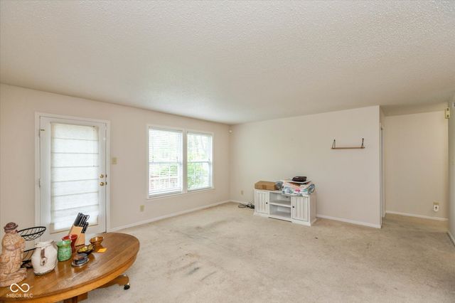 560 Runnymede Court, Greenfield, IN 46140