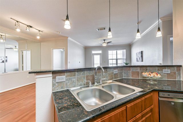 1711 Old Spanish Trail 449, Houston, TX 77054