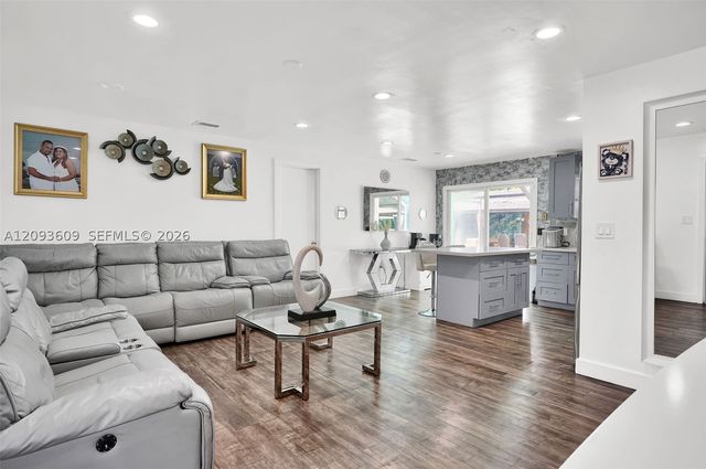 7767 Normandy St, Miramar, FL 33023