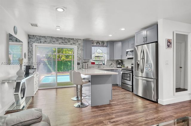 7767 Normandy St, Miramar, FL 33023
