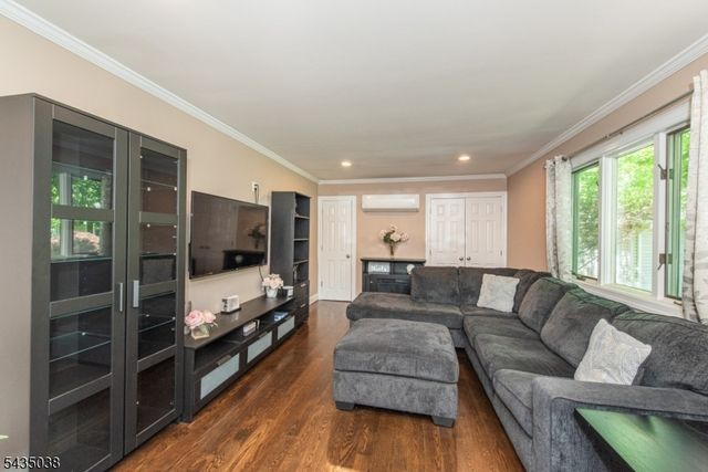 111 Mckinley Ave, East Hanover Twp., NJ 07936