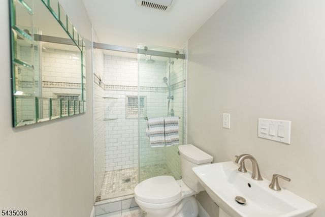 111 Mckinley Ave, East Hanover Twp., NJ 07936